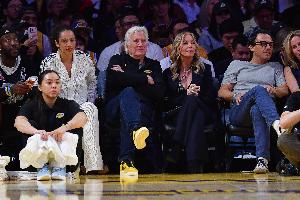 湖人老板已火烧眉毛 但NBA董事会本月不会讨论湖人出售一事
